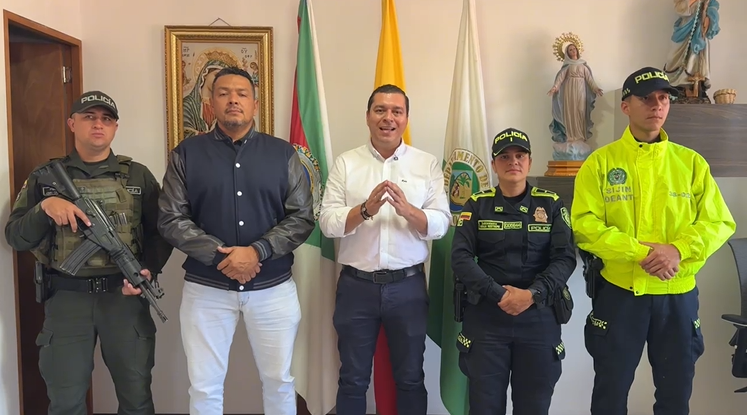 El alcalde de Marinilla, Julio Serna, destacó la importancia del trabajo articulado con las autoridades para garantizar la seguridad en el municipio.
